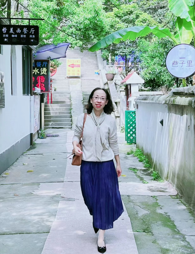 吴妍 